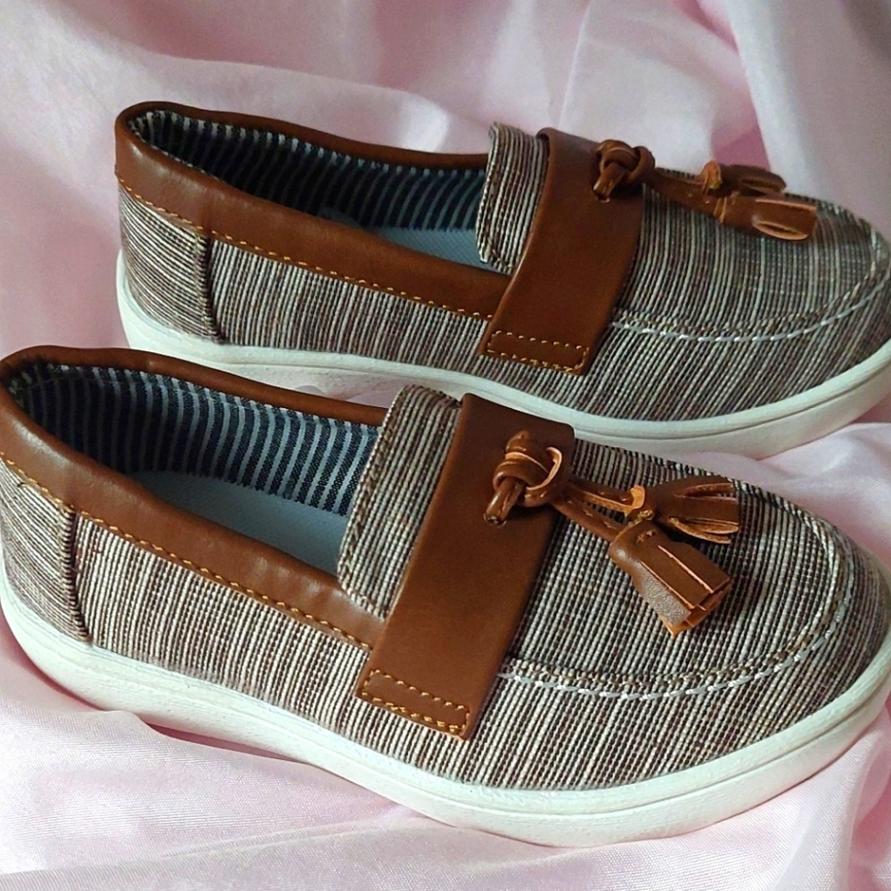 Kids Unisex Brown Slip On Loafers w/Taffles~ Sz 9.5. NWOT.